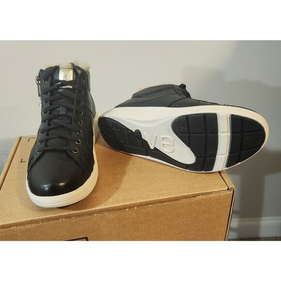 Strive Hi-Top Sneaker with Faux Fur Trim – Size 7W - Picture 2 of 2